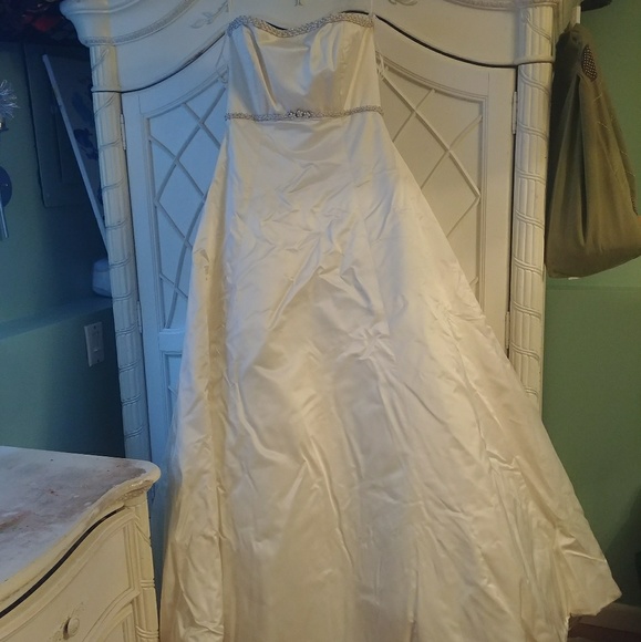 Alvina Valenta satin wedding dress - Picture 6 of 8